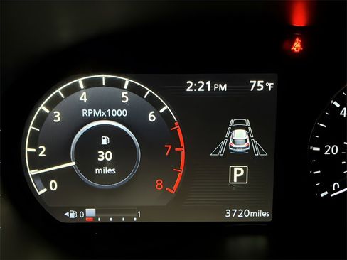 Used 2024 Nissan Kicks SR image 10