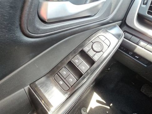 Used 2025 Nissan Rogue SV FWD image 31