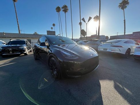 Used 2023 Tesla Model Y Performance AWD/4WD image 3