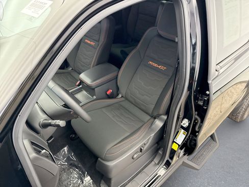 Used 2025 Nissan Frontier PRO-4X w/ Tow Package image 11