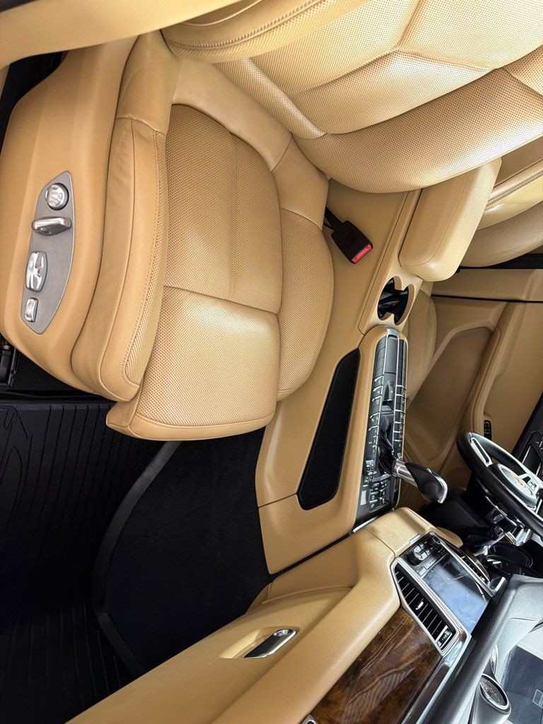 Used 2018 Porsche Macan AWD/4WD image 25