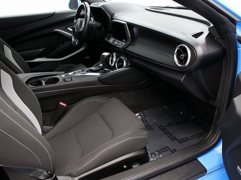 Used 2023 Chevrolet Camaro LT w/ Technology Package image 25