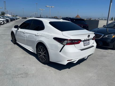 Used 2023 Toyota Camry SE w/ Convenience Package FWD image 4