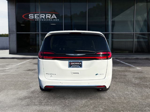 Used 2023 Chrysler Pacifica Limited FWD image 4