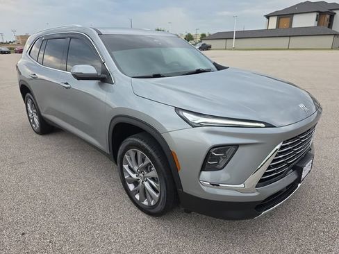 Used 2025 Buick Enclave Preferred FWD image 15