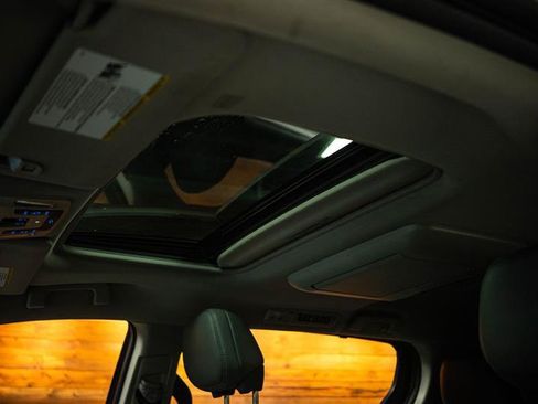 Used 2021 Toyota Sienna Limited image 26