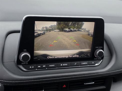 Used 2024 Nissan Rogue SV image 14