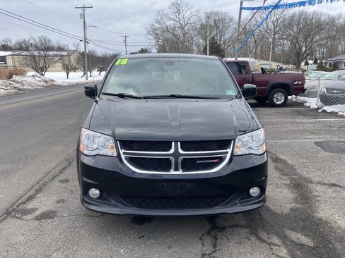 Used 2018 Dodge Grand Caravan SXT image 4
