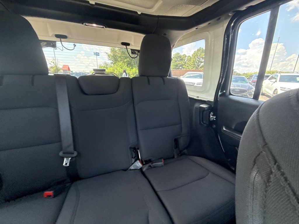 Used 2020 Jeep Wrangler Unlimited Sahara AWD/4WD image 16