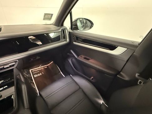 Certified 2025 Porsche Cayenne S image 23