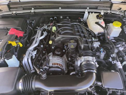 Used 2023 Jeep Gladiator Sport AWD/4WD image 22