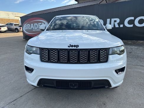 Used 2021 Jeep Grand Cherokee Laredo X image 2