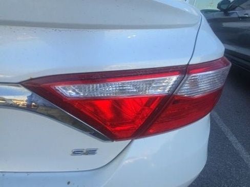 Used 2016 Toyota Camry SE image 7