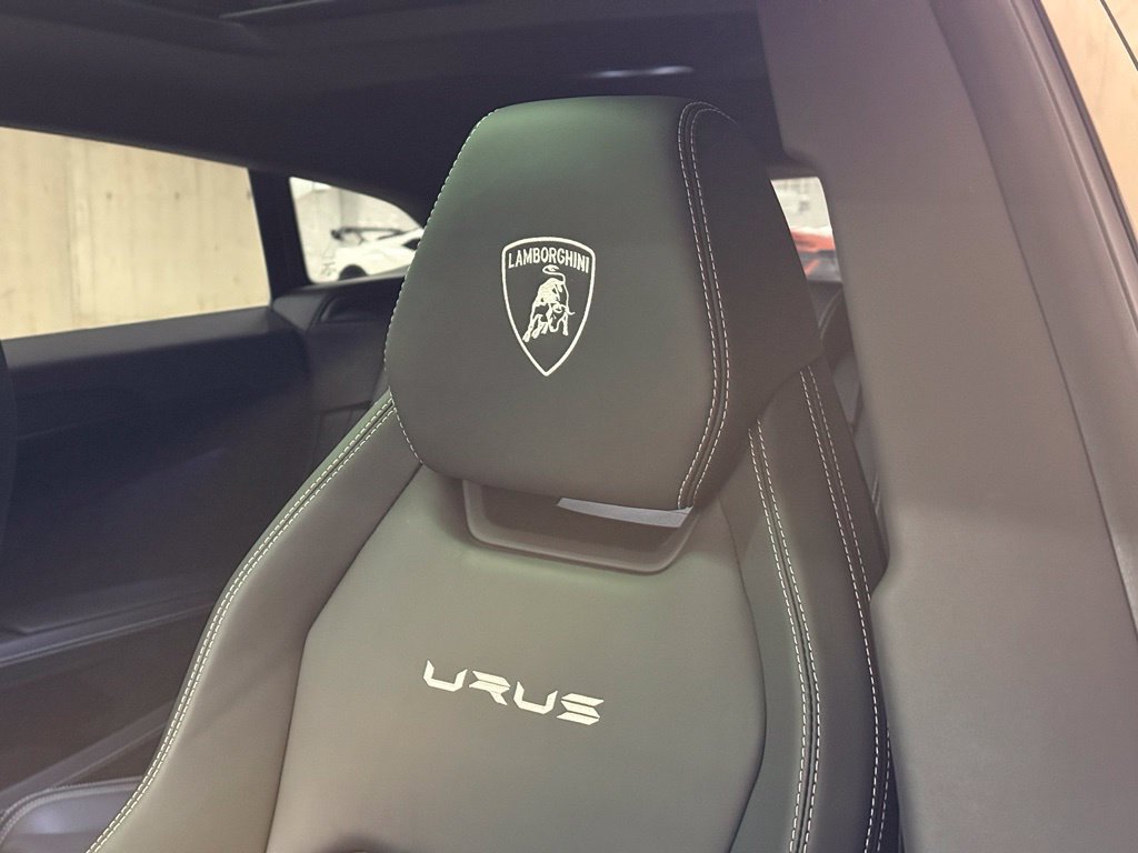 Used 2023 Lamborghini Urus Performante AWD/4WD image 13