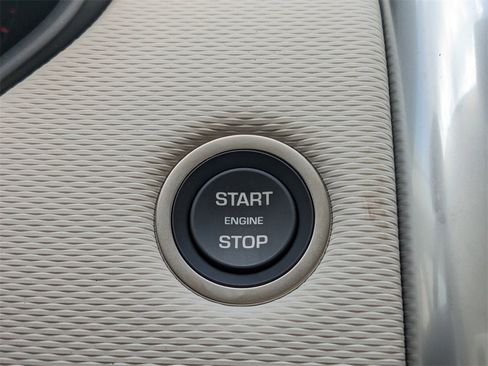 New 2025 Land Rover Discovery Dynamic SE image 26