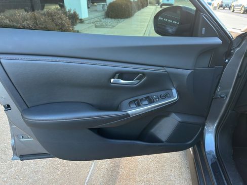 Used 2023 Nissan Sentra SR w/ Trunk Package image 10