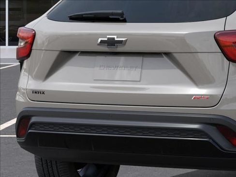New 2026 Chevrolet Trax RS w/ Sunroof Package FWD image 16
