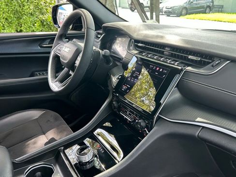 Certified 2024 Jeep Grand Cherokee Altitude image 39