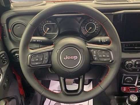 Used 2024 Jeep Gladiator Rubicon w/ Convenience Group AWD/4WD image 26