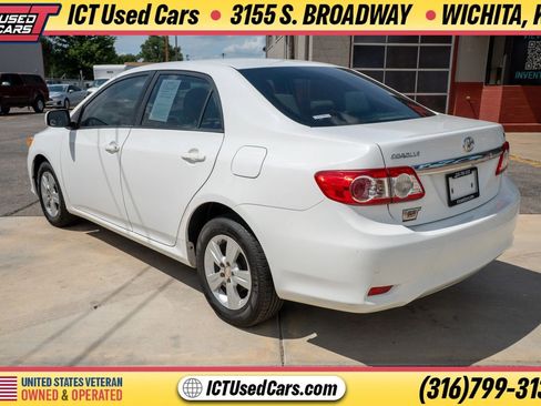 Used 2011 Toyota Corolla LE FWD image 2