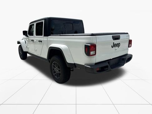 Used 2024 Jeep Gladiator Sport AWD/4WD image 6