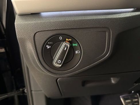 Used 2022 Volkswagen Atlas SEL Premium image 12