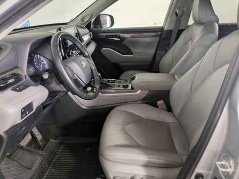 Used 2020 Toyota Highlander Limited AWD/4WD image 9