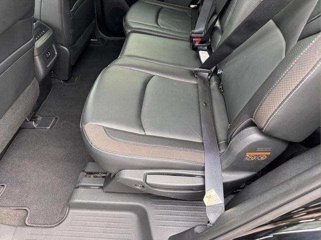 Used 2023 Nissan Pathfinder SL AWD/4WD image 12