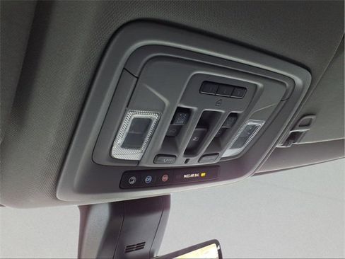 Used 2022 GMC Sierra 3500 Denali w/ Technology Package image 33