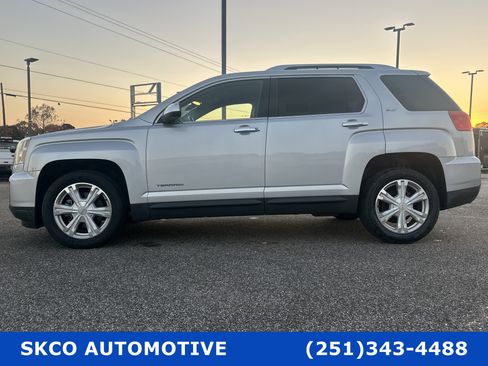 Used 2017 GMC Terrain SLT image 2