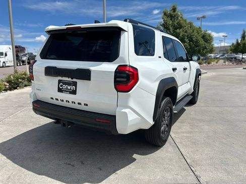 Used 2025 Toyota 4Runner SR5 AWD/4WD image 8