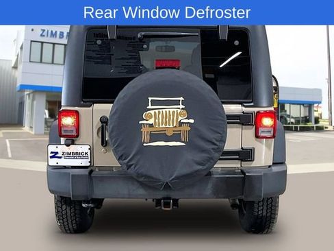 Used 2016 Jeep Wrangler Unlimited Rubicon AWD/4WD image 9