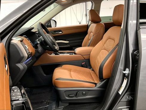 New 2025 Nissan Pathfinder Platinum w/ Cargo Package image 10