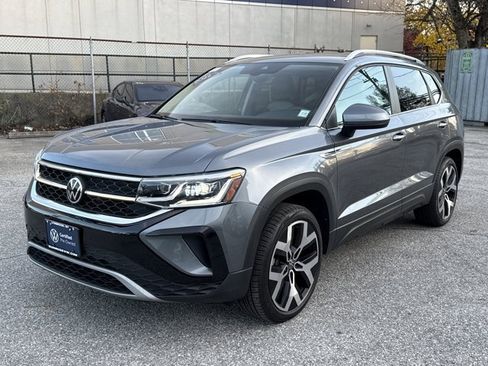 Certified 2022 Volkswagen Taos SEL image 8