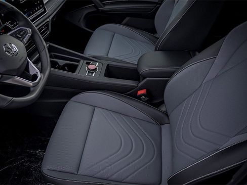 New 2026 Volkswagen Tiguan SE R-Line image 10