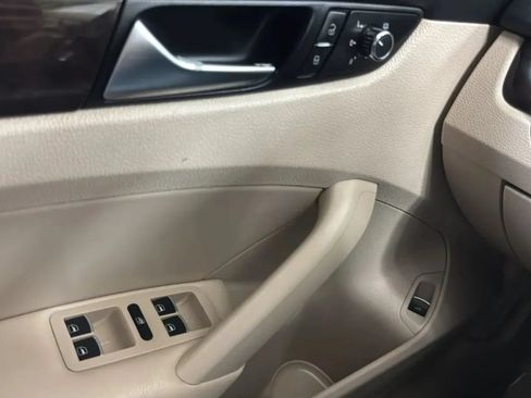 Used 2014 Volkswagen Passat 1.8T SEL Premium FWD image 18