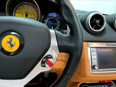 Used 2013 Ferrari California RWD image 20