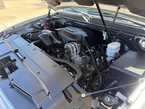 Used 2011 Chevrolet Avalanche LS image 35