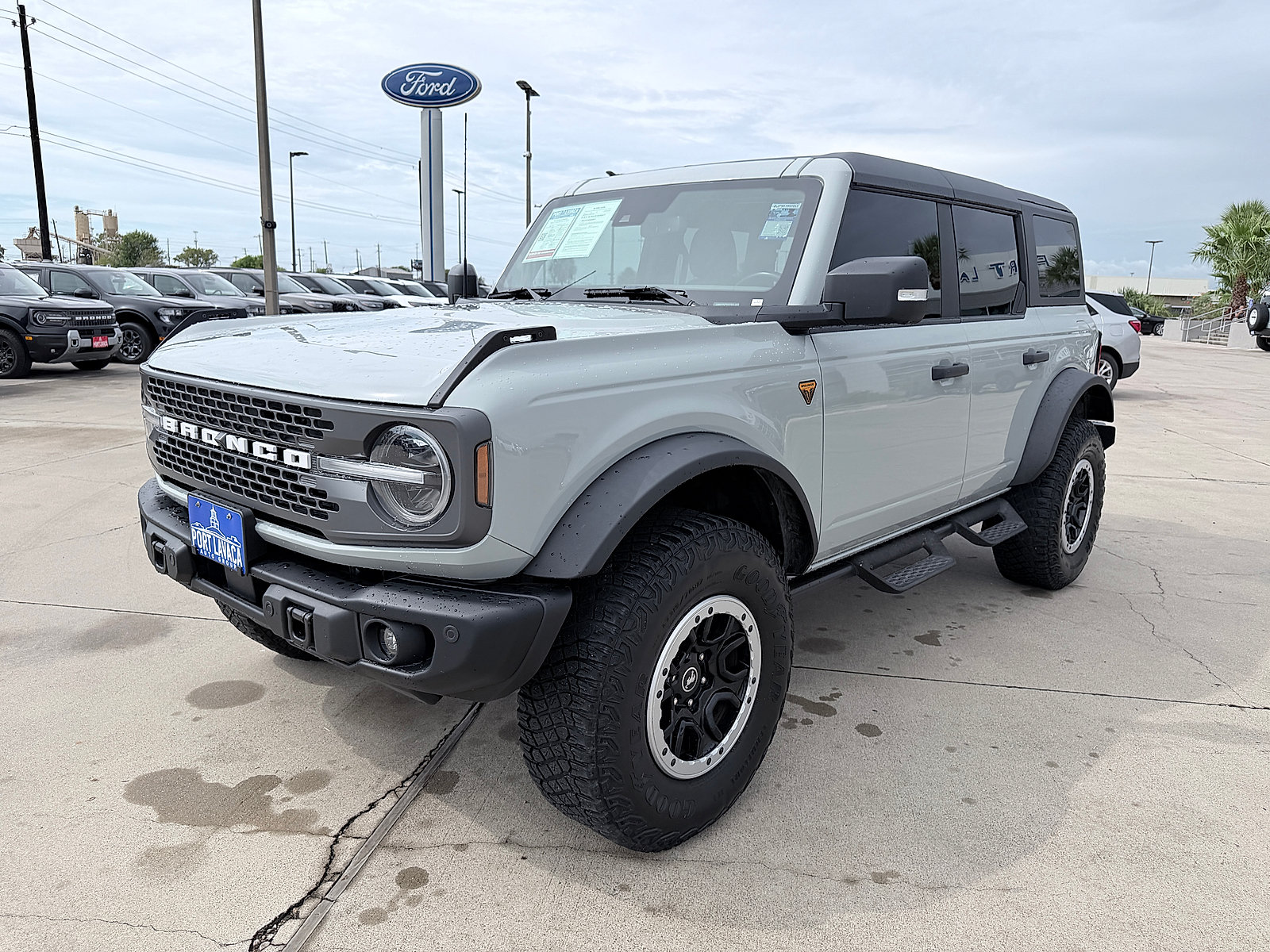 Used 2023 Ford Bronco Badlands AWD/4WD image 3
