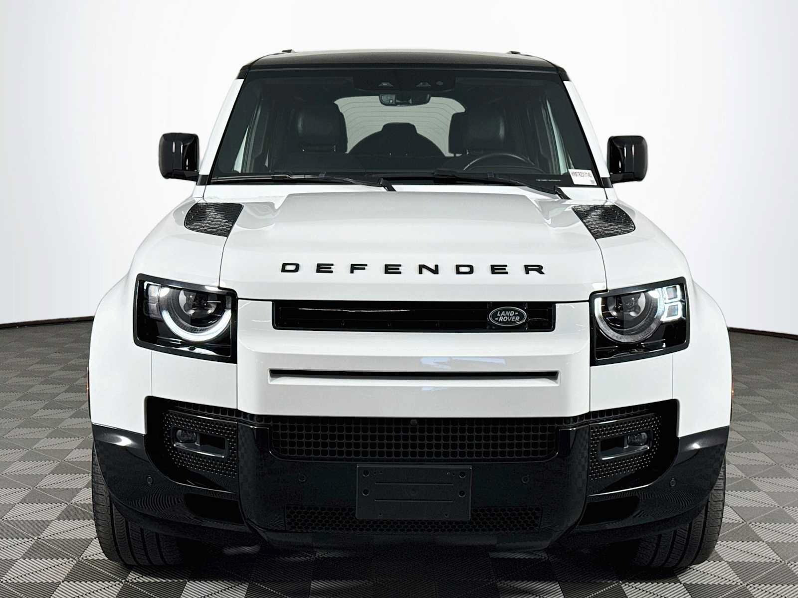 Used 2024 Land Rover Defender 110 X-Dynamic SE AWD/4WD image 2