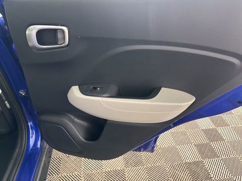 Used 2025 Hyundai Venue SEL image 28