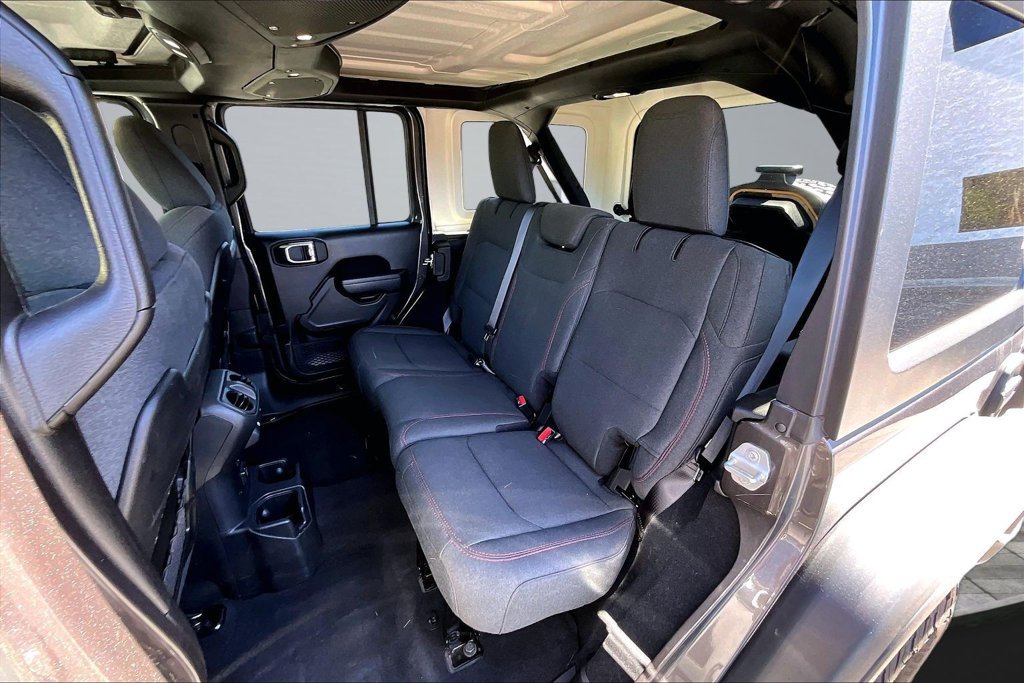 Used 2025 Jeep Wrangler Unlimited Rubicon w/ Convenience Group AWD/4WD image 19