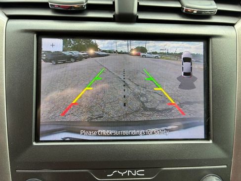 Used 2020 Ford Fusion SE FWD image 21