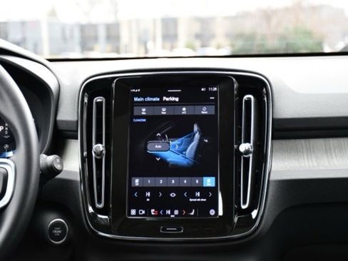 Certified 2023 Volvo XC40 B5 Plus w/ Protection Package Premier image 25