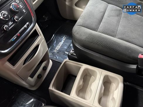 Used 2016 Dodge Grand Caravan SE image 18