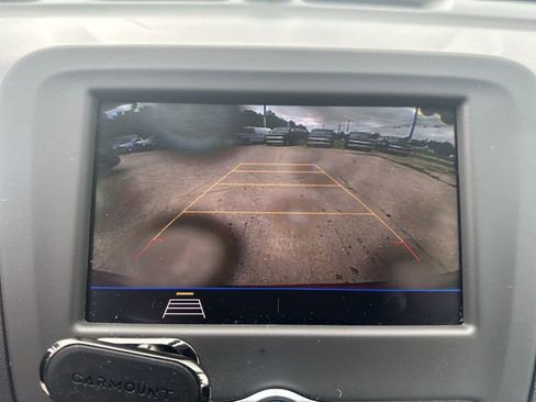 Used 2020 Chevrolet Equinox LT w/ Driver Convenience Package AWD/4WD image 17