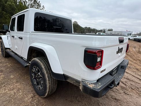 New 2026 Jeep Gladiator Sport AWD/4WD image 10