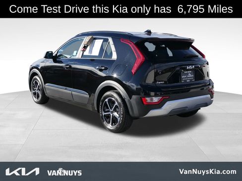 Certified 2025 Kia Niro EX image 5