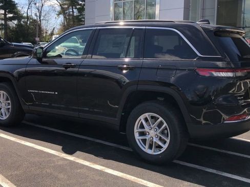 New 2026 Jeep Grand Cherokee Laredo image 5