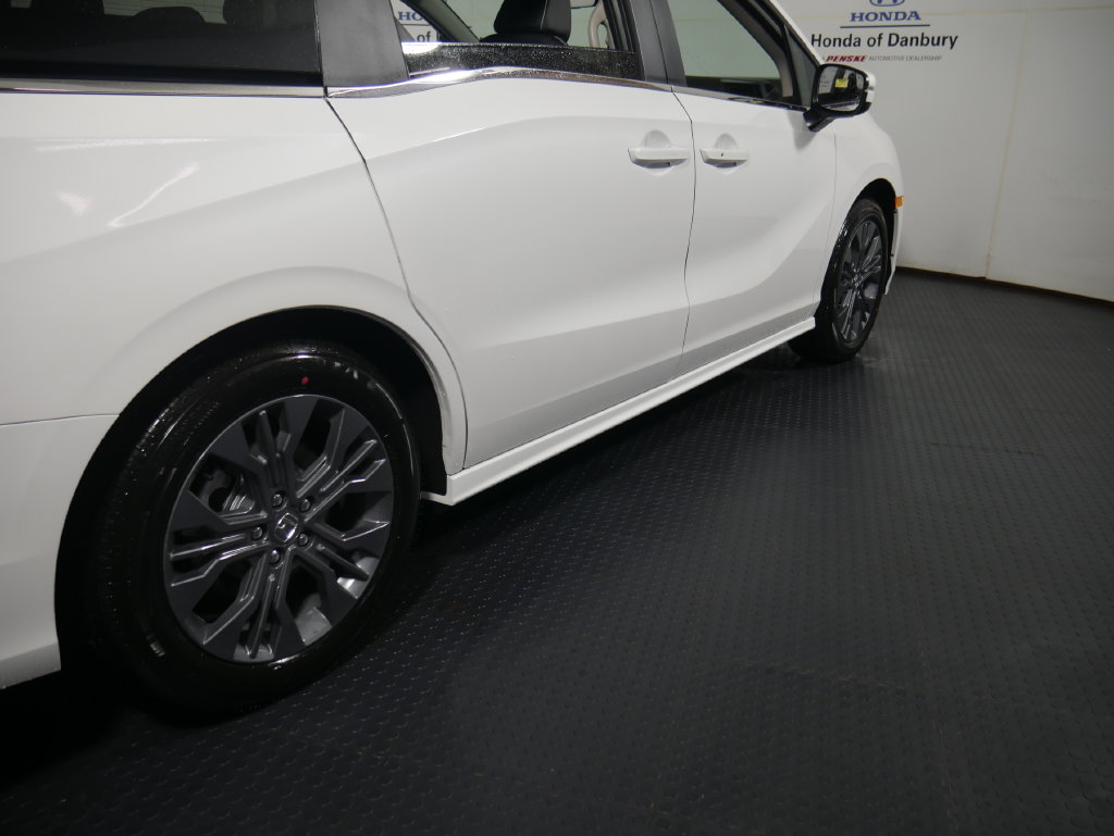 New 2027 Honda Odyssey Touring image 4